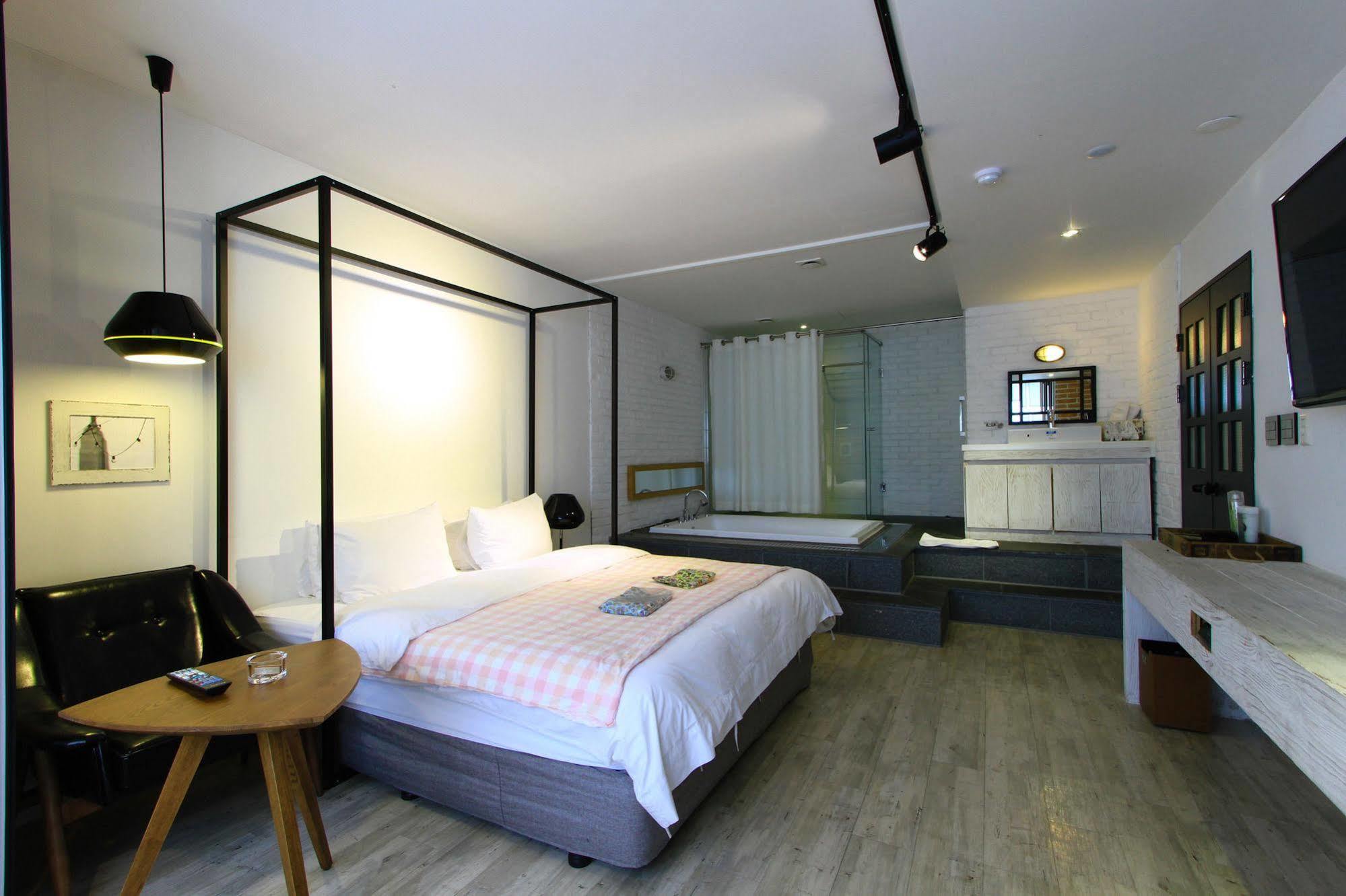 25 Hours Hotel 2 Busan Extérieur photo