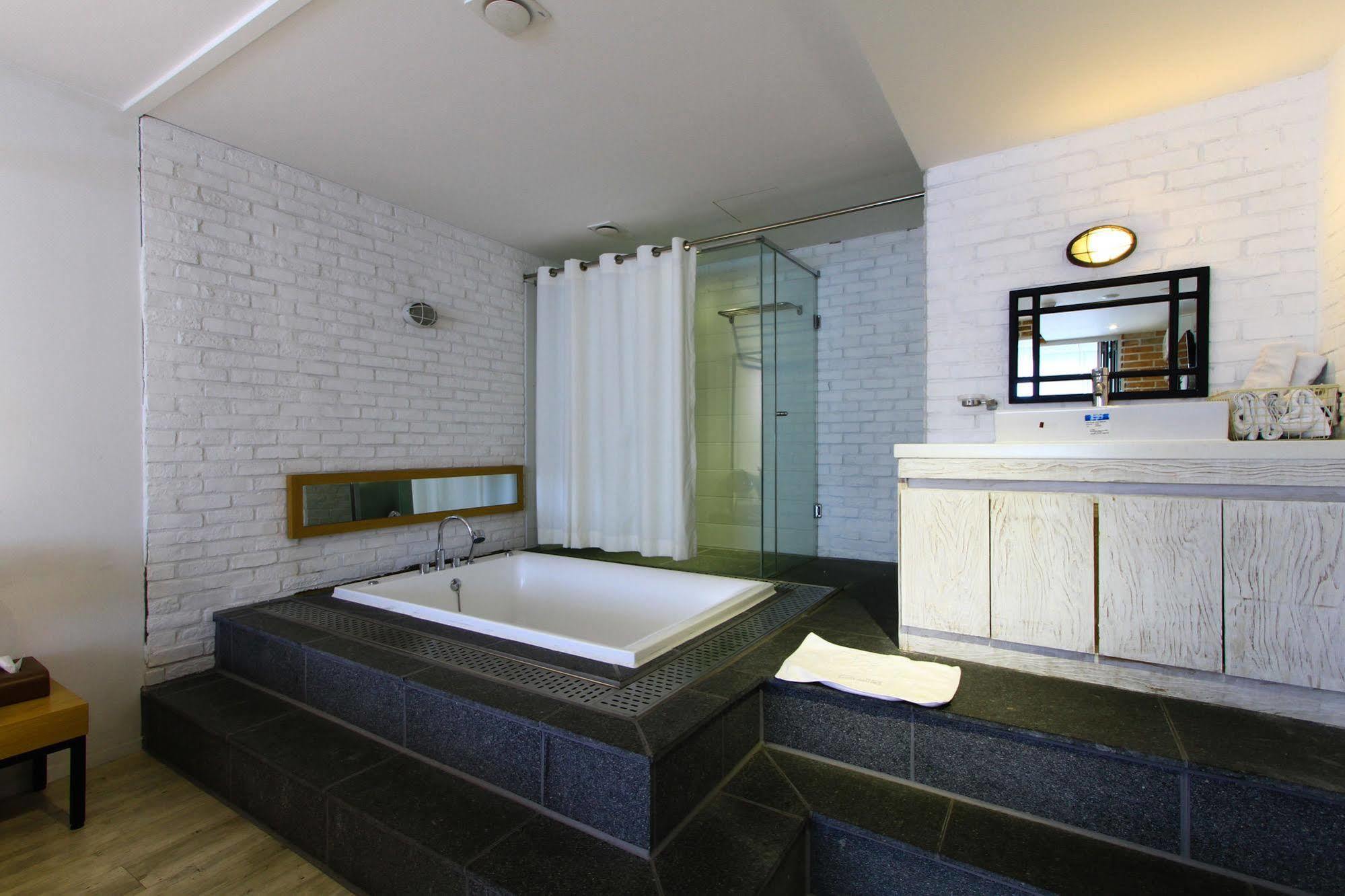 25 Hours Hotel 2 Busan Extérieur photo